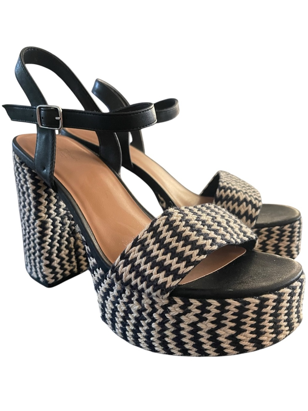 Universal Thread India Platform Heels black & white woven zigzag boho chic 9